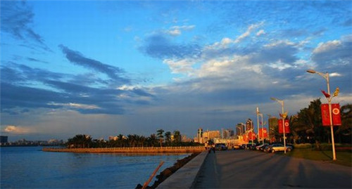 瓦罐香沸中式营养快餐